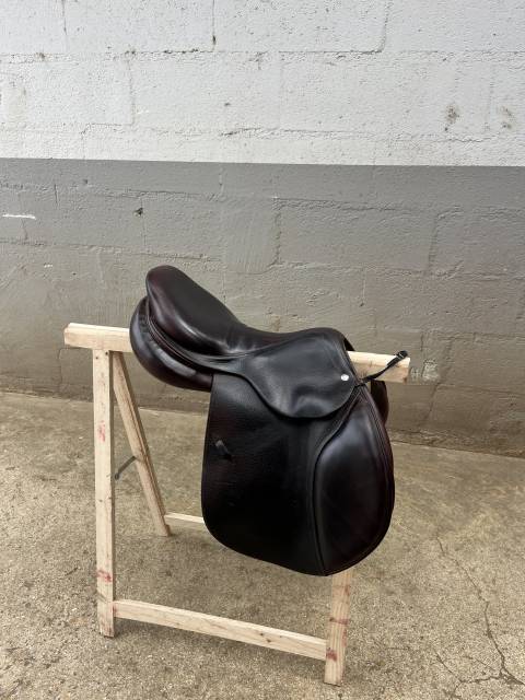 Sella da salto ostacoli CWD  17" - 2014