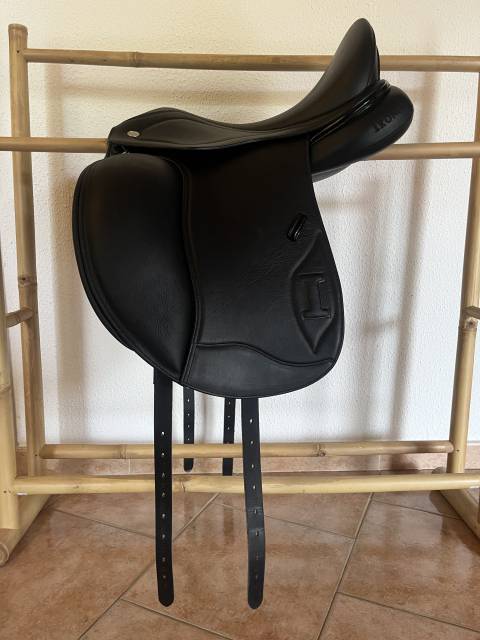 Sella da dressage Ikonic  17" - 2025