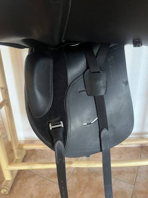 Sella da dressage Ikonic  17" - 2025