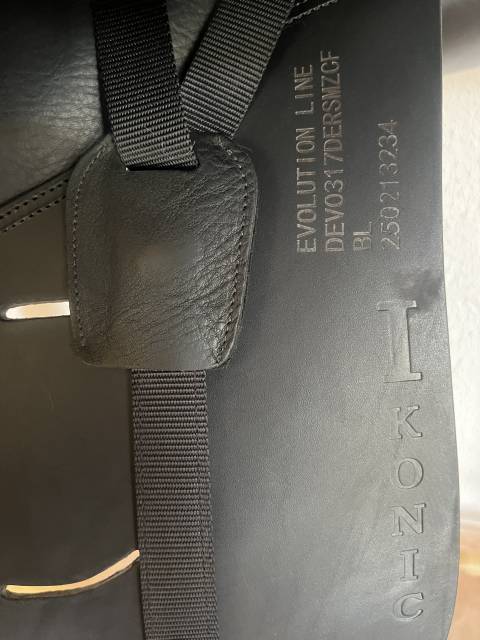 Sella da dressage Ikonic  17" - 2025