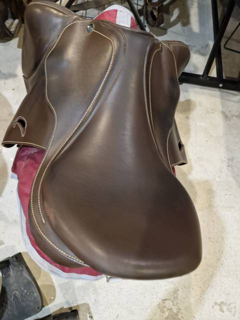 Sella da salto ostacoli Prestige Italia  17.5" - 2016