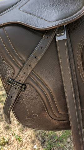 Sella da salto ostacoli Ikonic  17.5" - 2023