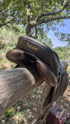 Sella da salto ostacoli Ikonic  17.5" - 2023