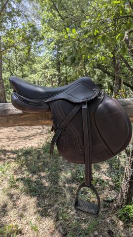 Sella da salto ostacoli Ikonic  17.5" - 2023