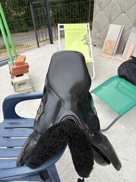 Sella da salto ostacoli  Selle d’obstacle canyon HKM 16.5" - 2017