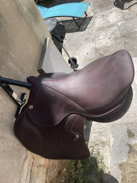 Sella da salto ostacoli CWD  17.5" - 2025