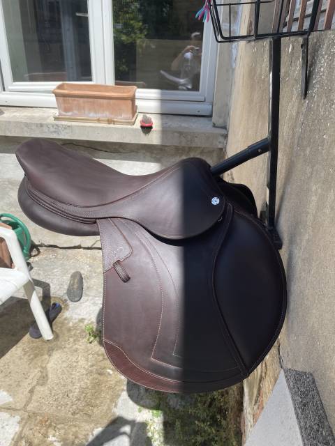 Sella da salto ostacoli CWD  17.5" - 2025