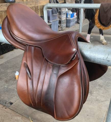 Sella da salto ostacoli Butet  17.5" - 2024