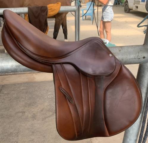 Sella da salto ostacoli Butet  17.5" - 2024