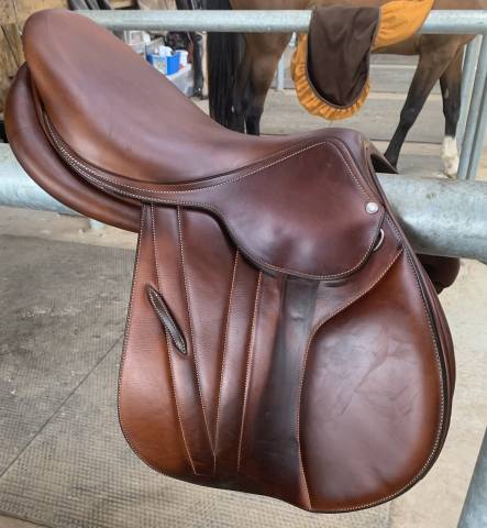 Sella da salto ostacoli Butet  17.5" - 2024