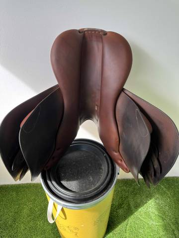 Sella da salto ostacoli Butet  17.5" - 2024