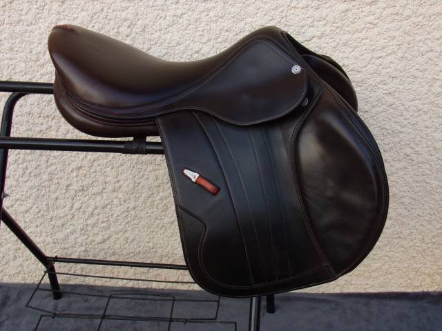 Sella da salto ostacoli Equipe  17.5" - 2020