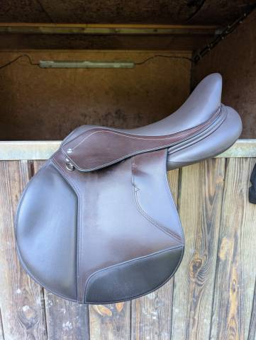 Sella da salto ostacoli Fouganza Selle d'équitation cuir cheval 500 17.5" - 2025