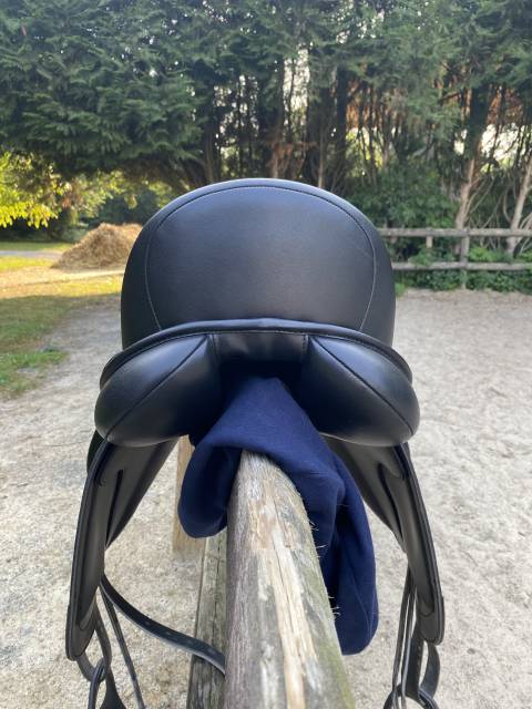 Sella da dressage Decathlon Premier Équine Dressage 18" - 2025
