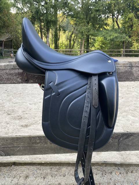 Sella da dressage Decathlon Premier Équine Dressage 18" - 2025