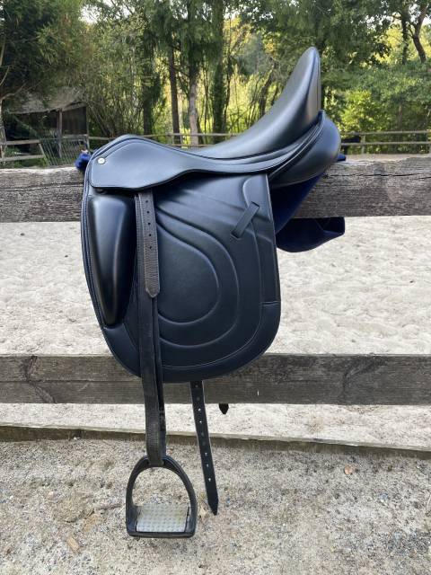 Sella da dressage Decathlon Premier Équine Dressage 18" - 2025