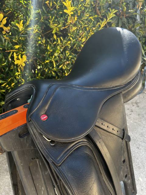 Sella da dressage John Whitaker  17.5" - 2021