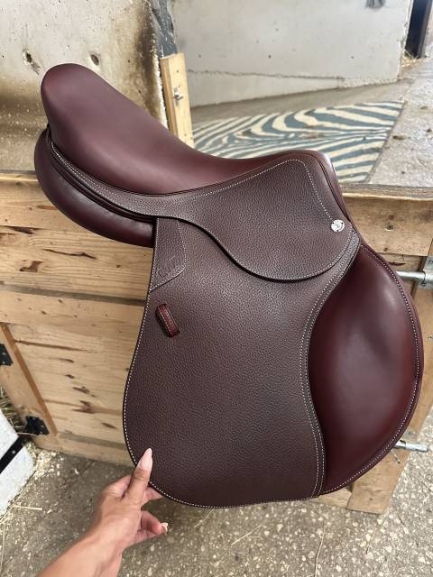 Sella da salto ostacoli CWD  17.5" - 2023