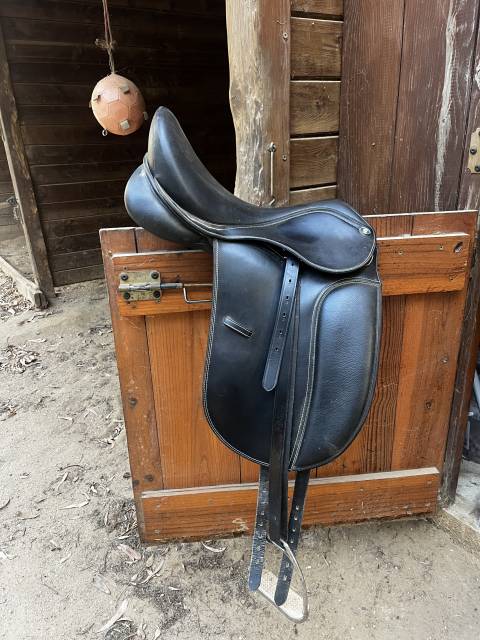 Sella da dressage  Waldhausen  17.5" - 2023