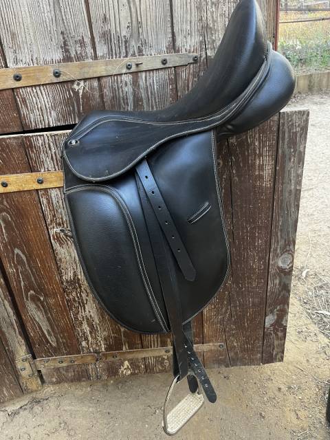 Sella da dressage  Waldhausen  17.5" - 2023