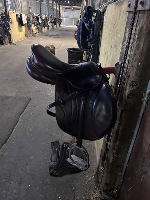 Sella da salto ostacoli   16.5" - 2015