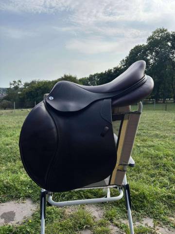 Sella da salto ostacoli CWD  18" - 2021