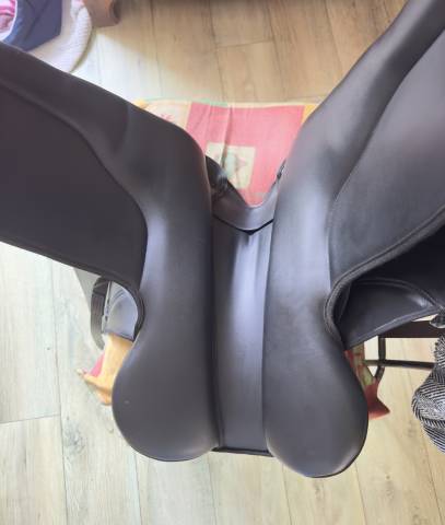 Sella da dressage Thorowgood   17" - 2023