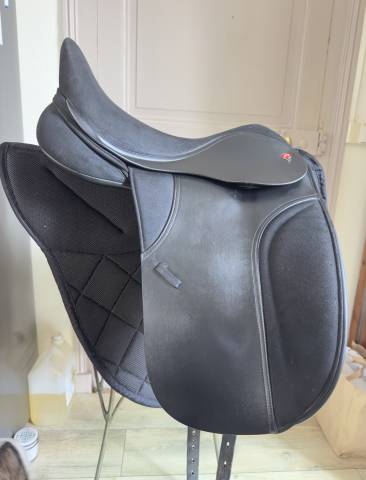 Sella da dressage Thorowgood   17" - 2023