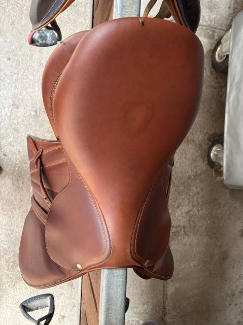 Sella da salto ostacoli Butet  17.5" - 2025