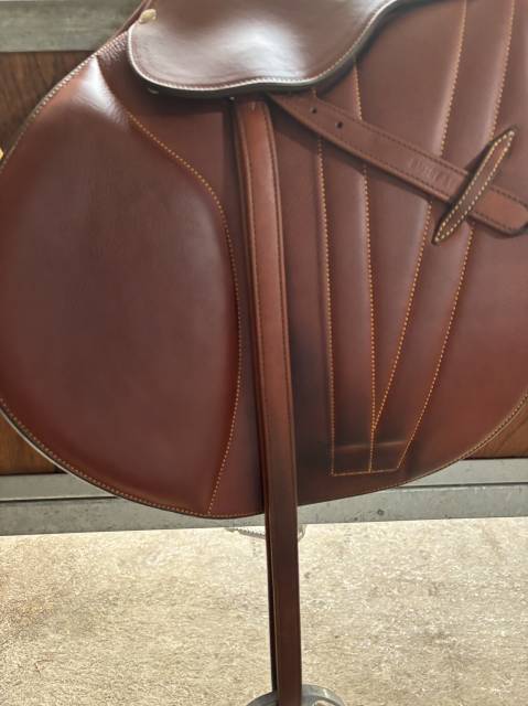 Sella da salto ostacoli Butet  17.5" - 2025