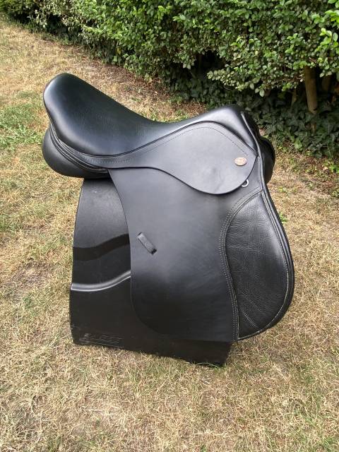 Sella Junior / Sella Pony KENT & MASTERS  16.5" - 2023