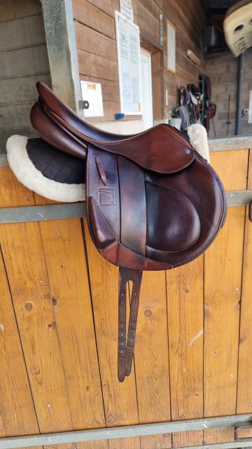 Sella da salto ostacoli Childeric  17.5" - 2018