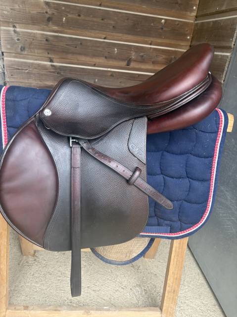 Sella da salto ostacoli CWD  17.5" - 2019