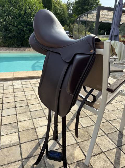 Sella da dressage Aulion  17" - 2023