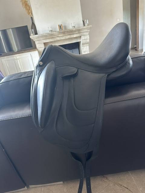 Sella da dressage Devoucoux  17" - 2023