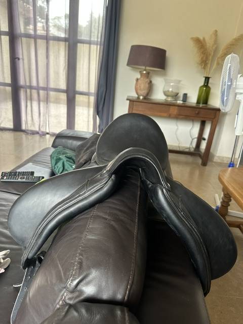 Sella da dressage Devoucoux  17" - 2023