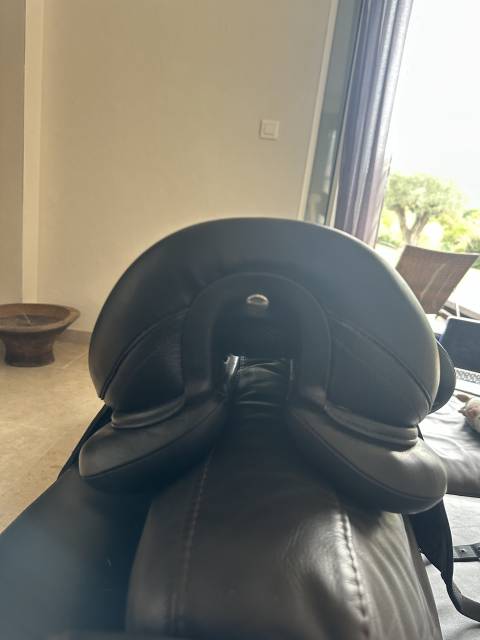 Sella da dressage Devoucoux  17" - 2023