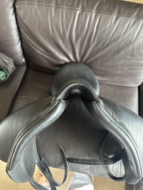 Sella da dressage Devoucoux  17" - 2023