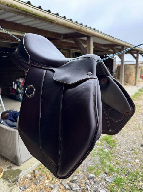 Sella da salto ostacoli  Flex On  17" - 2024