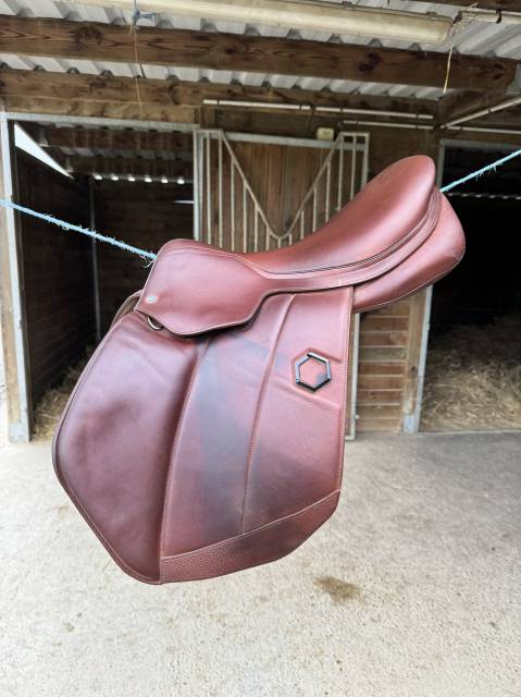 Sella da salto ostacoli  Flex On  17" - 2024