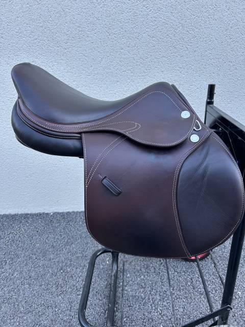 Sella da salto ostacoli Prestige Italia  16" - 2024