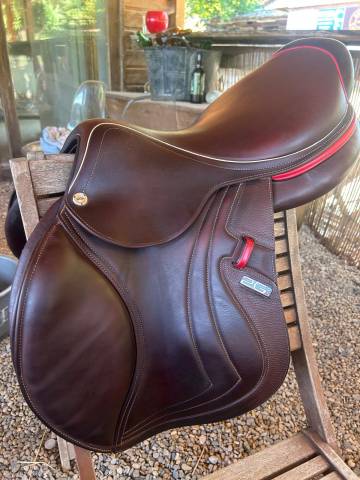Sella da salto ostacoli CWD  17.5" - 2024