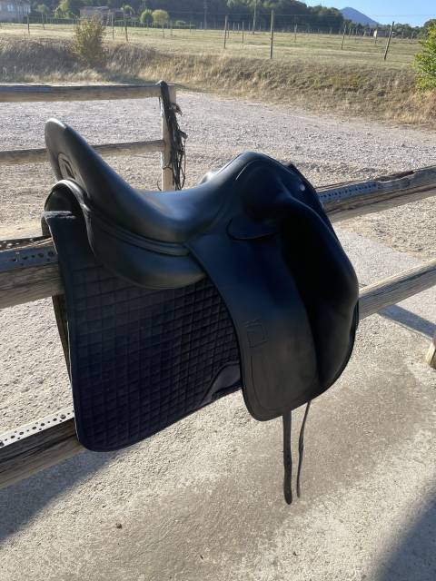 Sella da dressage Childeric  18" - 2023