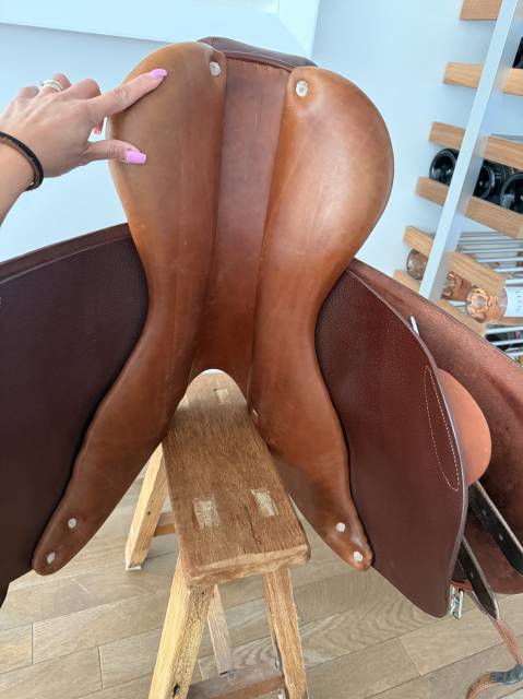 Sella da salto ostacoli CWD  17" - 2020