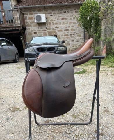 Sella da salto ostacoli  Supreme  17" - 2010