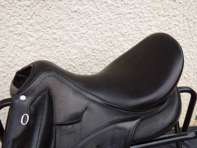 Sella da dressage Devoucoux  18" - 2023