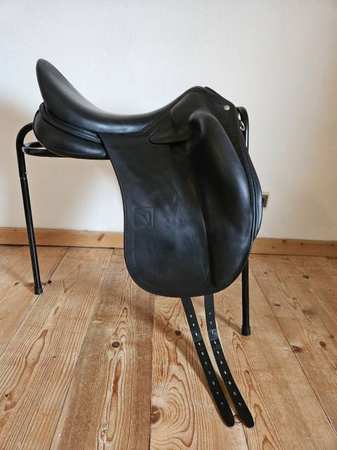 Sella da dressage Childeric  18" - 2023