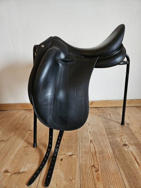Sella da dressage Childeric  18" - 2023