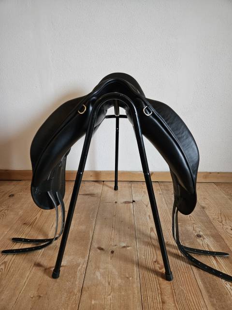 Sella da dressage Childeric  18" - 2023