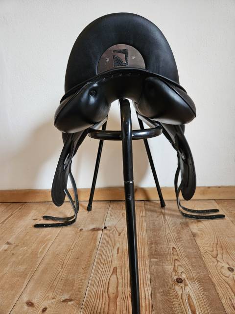 Sella da dressage Childeric  18" - 2023